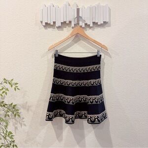 BCBGMaxazria Black Chevron Heavy Knit Mini Flare Skirt Size S Preowned